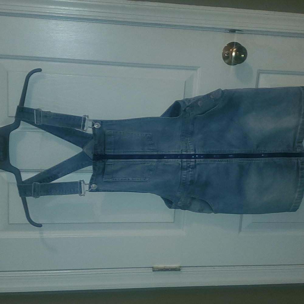 Rue 21 Juniors size L Denim overall skirt, NWT.